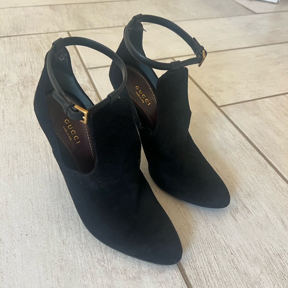 Gucci black suede ankle strap heel. Size 38